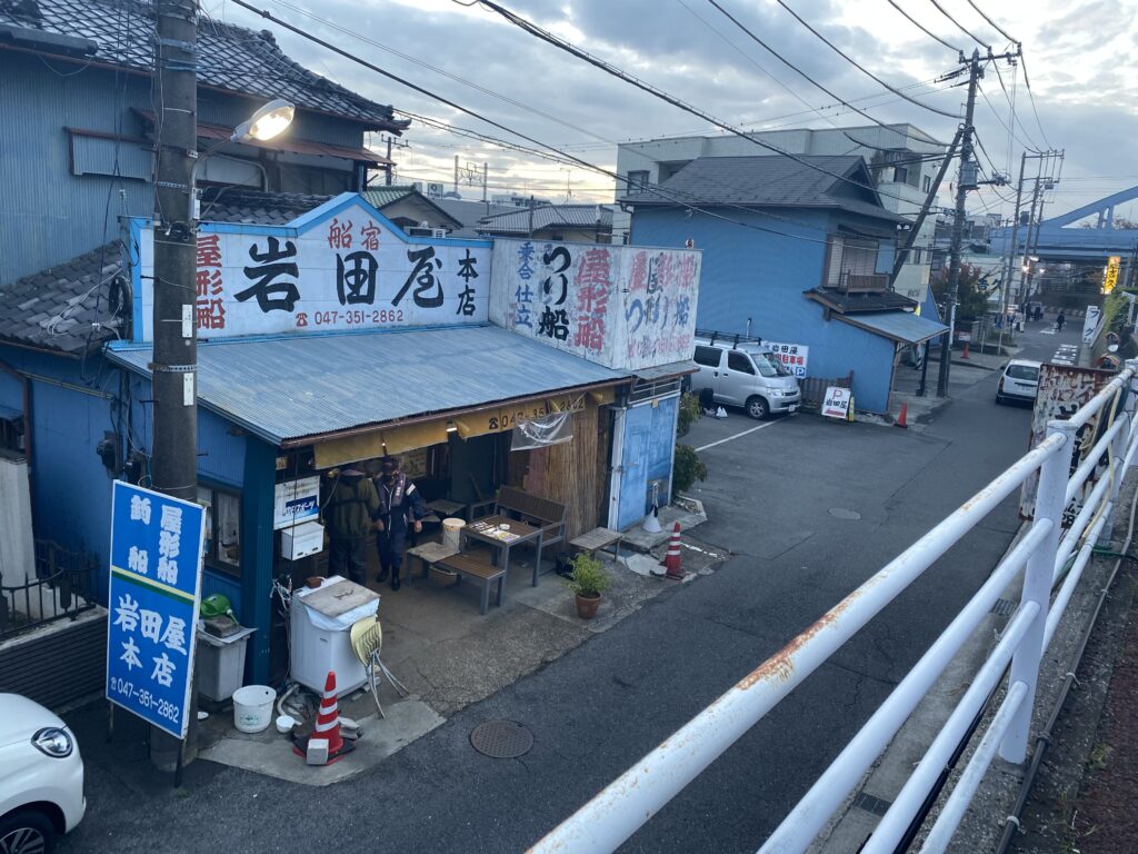 岩田屋の駐車場